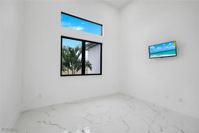 $895,000 | 126 Northwest 25th Street, Cape Coral, FL 33993