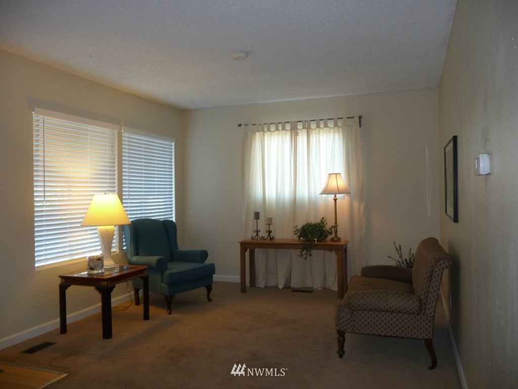 813 Southwest 3rd Place Renton, WA 98057 - Photo 2 of 12