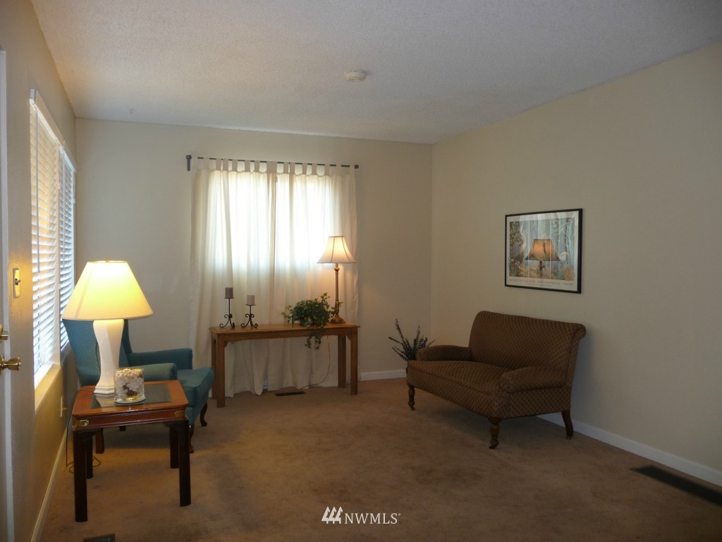 813 Southwest 3rd Place Renton, WA 98057 - Photo 3 of 12
