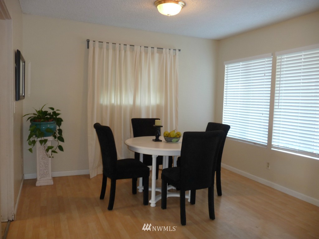 813 Southwest 3rd Place Renton, WA 98057 - Photo 4 of 12
