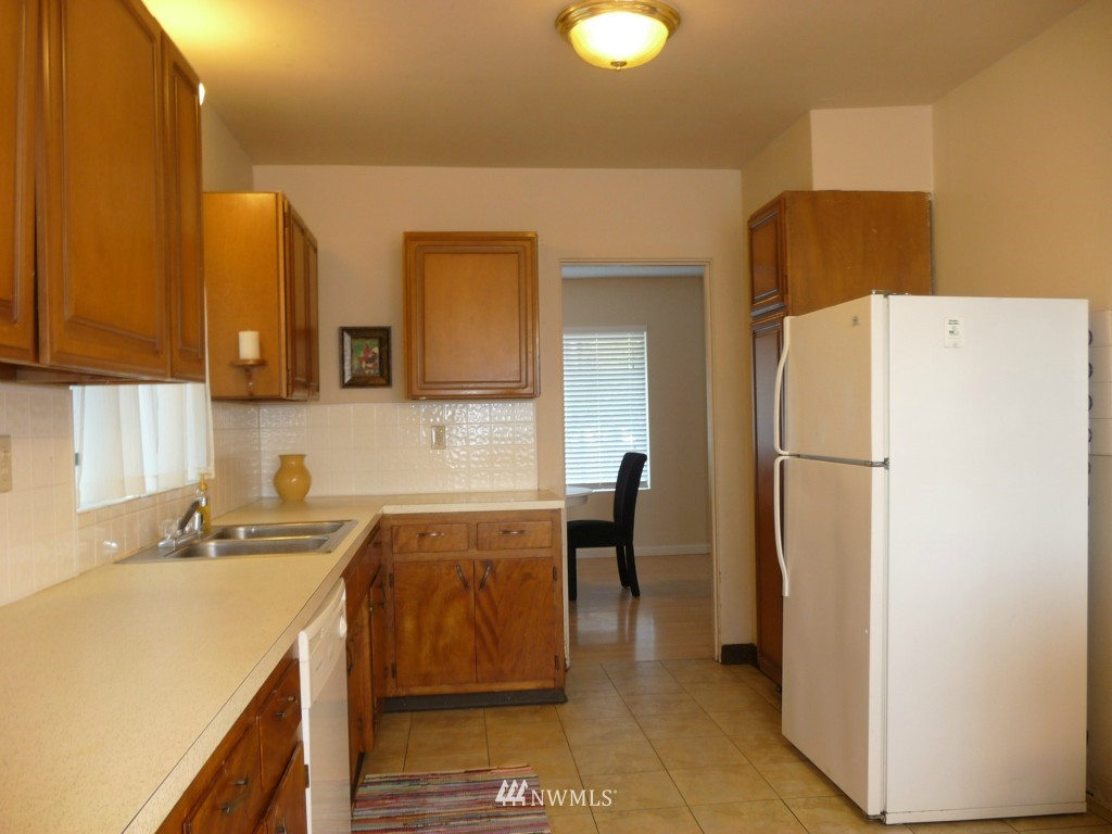 813 Southwest 3rd Place Renton, WA 98057 - Photo 6 of 12