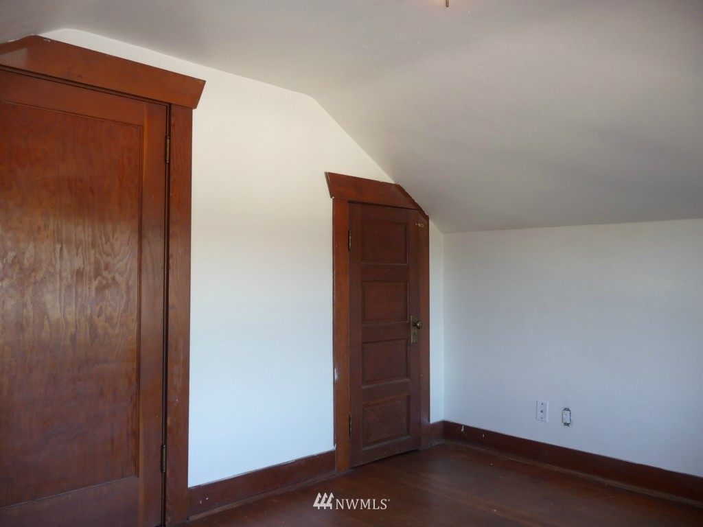 813 Southwest 3rd Place Renton, WA 98057 - Photo 10 of 12