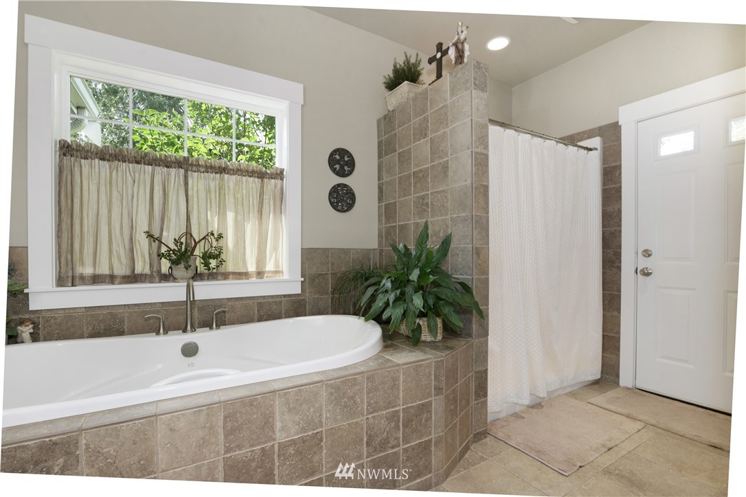 5824 Lemon Road Northeast Olympia, WA 98506 - Photo 15 of 40 Gallery Image 15