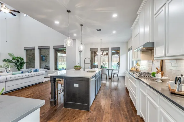 $999,000 | 2908 Majestic Prince Street, Celina, TX 75009