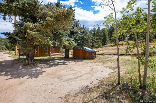 a picture of a wall with white walls