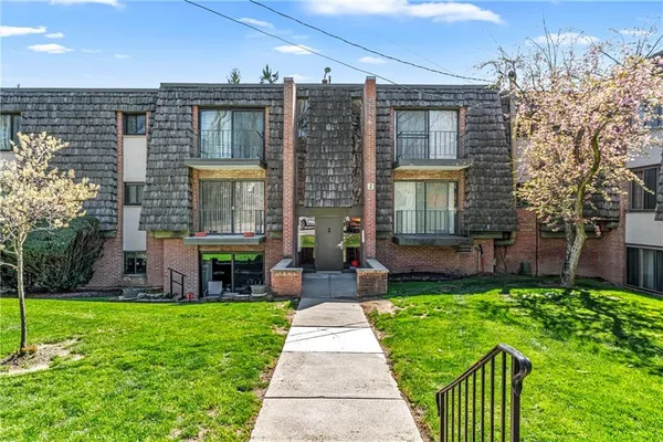 $115,000 | 223 Forest Green Drive, Coraopolis, PA 15108