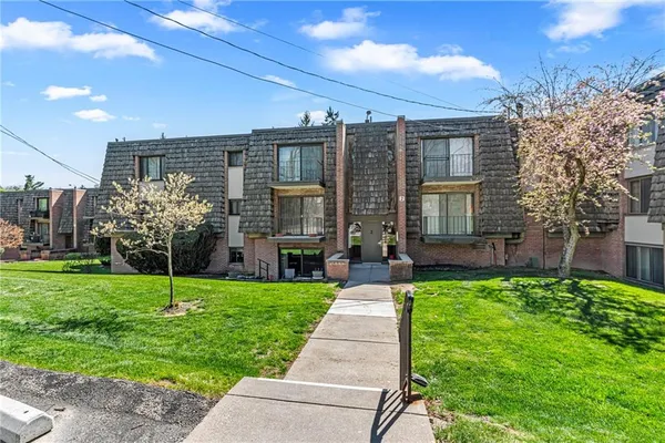 $115,000 | 223 Forest Green Drive, Coraopolis, PA 15108