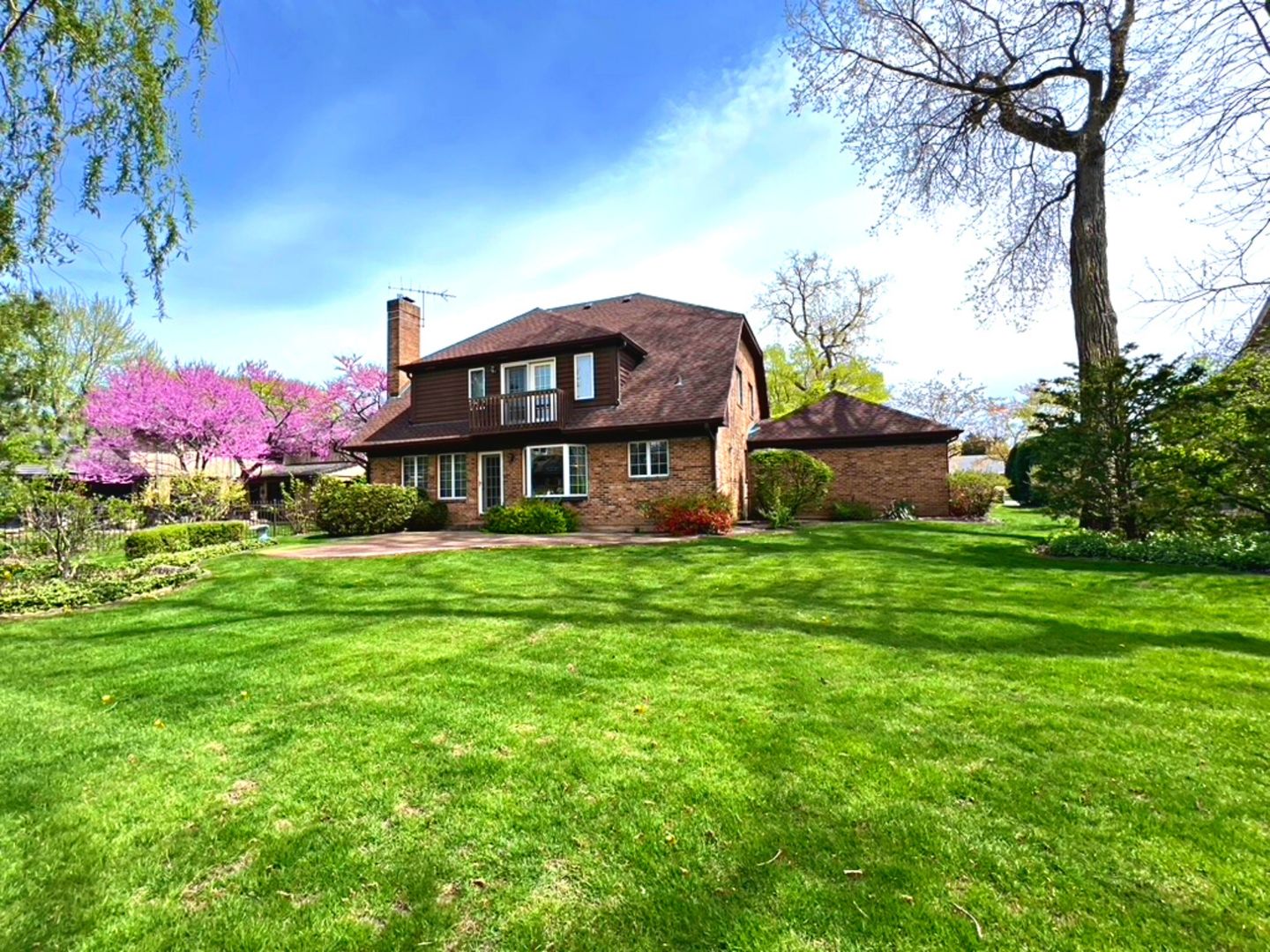 910 North Prospect Avenue Park Ridge, IL 60068 - Photo 18 of 18 a front view of a house with garden