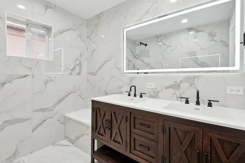 $550,000 | 3737 North Cumberland Avenue, Chicago, IL 60634