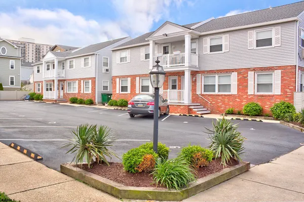 $18,500 | 9506 Ventnor Avenue, Unit 8, Margate City, NJ 08402