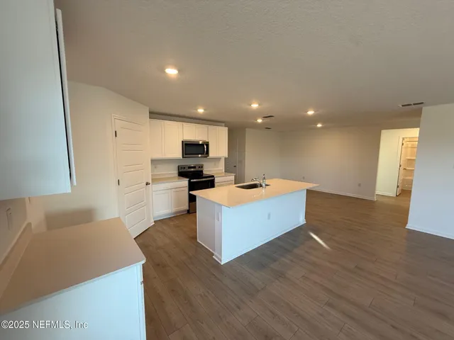 $389,990 | 4004 Yew Tree Court, Jacksonville, FL 32218