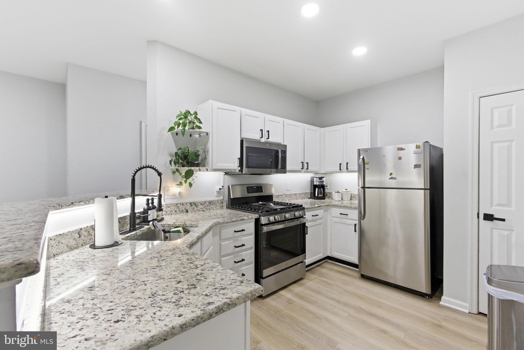 1700 Lake Shore Crest Drive, Unit 33 Reston, VA 20190 - Photo 11 of 32 Kitchen