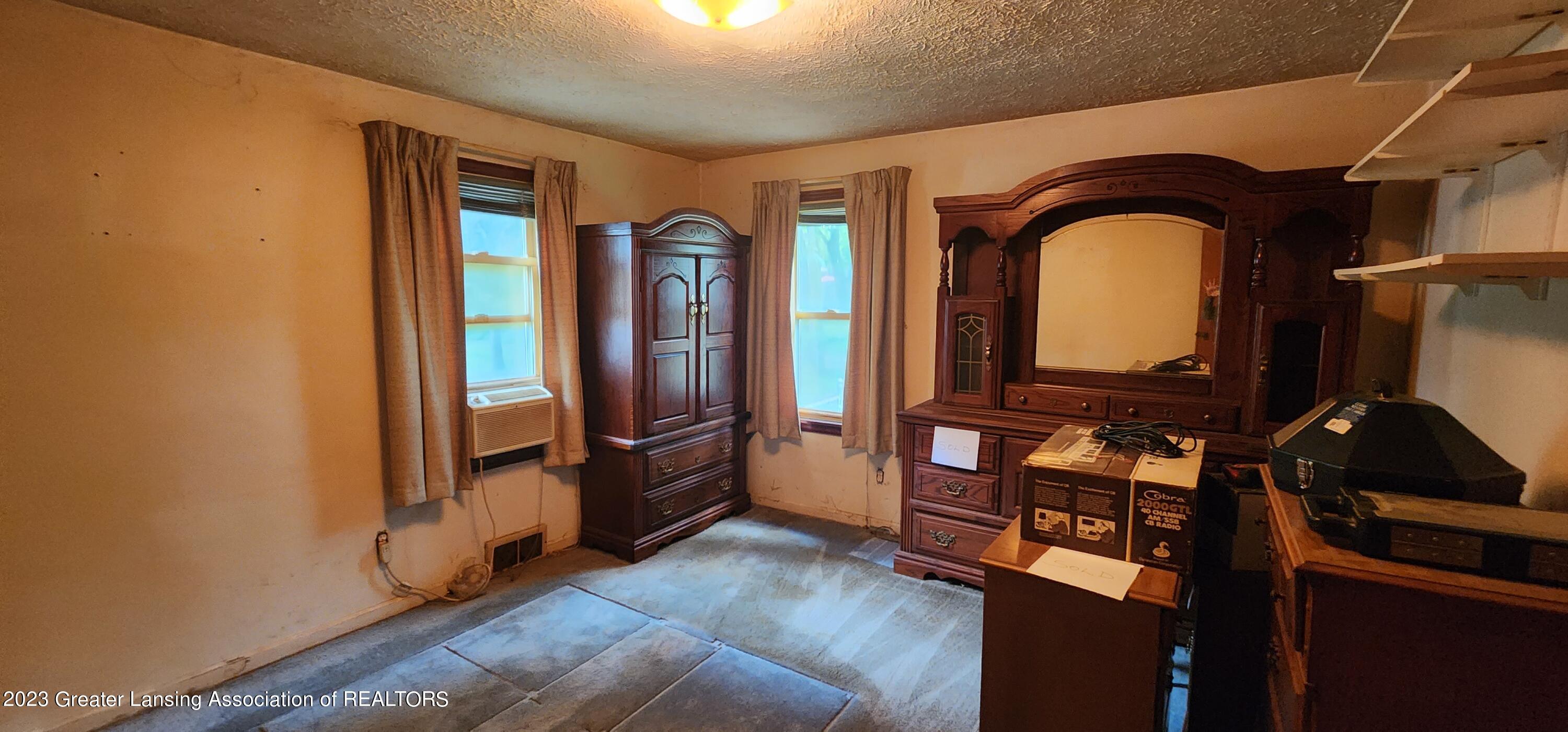 825 Robins Road Lansing, MI 48917 - Photo 5 of 7 20230611_104224