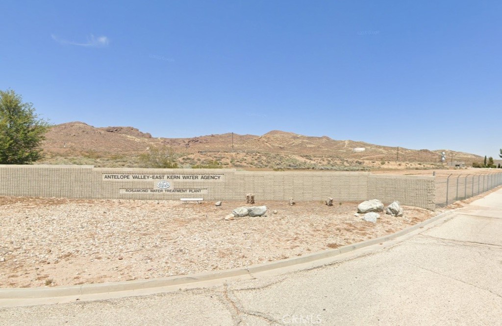 35 35th Street Rosamond, CA 93560 - Photo 12 of 14 a view of lake and mountain