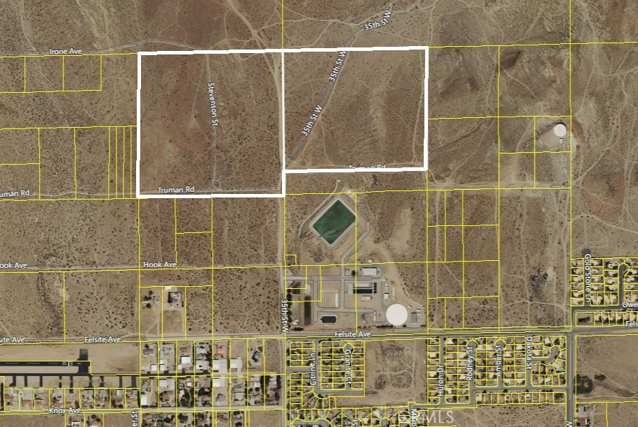 35 35th Street Rosamond, CA 93560 - Photo 3 of 14 a bathroom with a shower