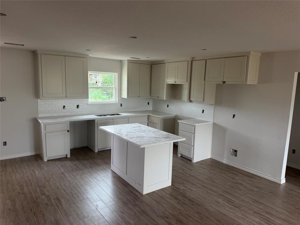 236 Altom Road Springtown, TX 76082 - Photo 2 of 7