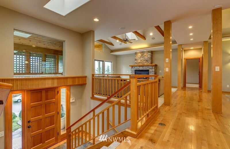 926 19th Street Bellingham, WA 98225 - Photo 2 of 25