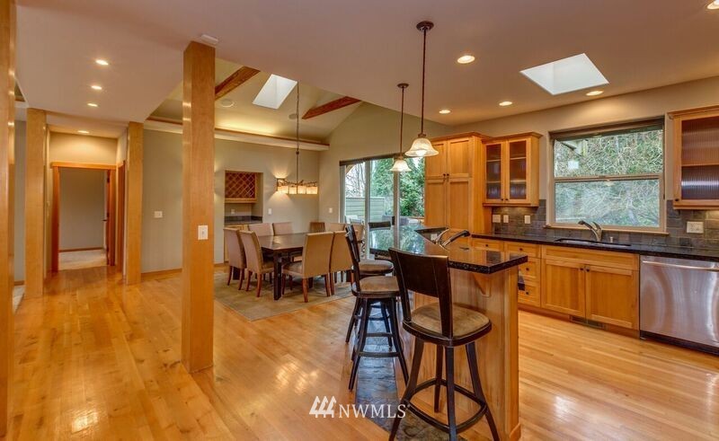 926 19th Street Bellingham, WA 98225 - Photo 3 of 25