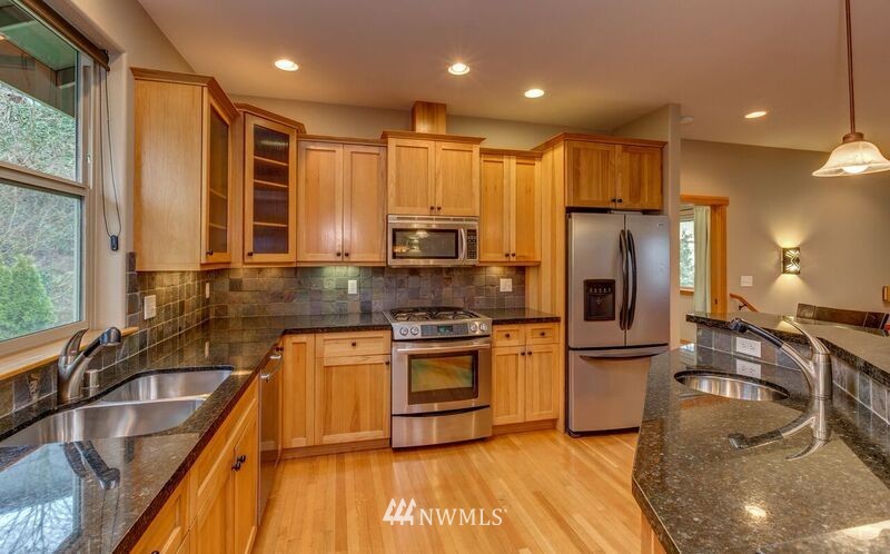 926 19th Street Bellingham, WA 98225 - Photo 4 of 25