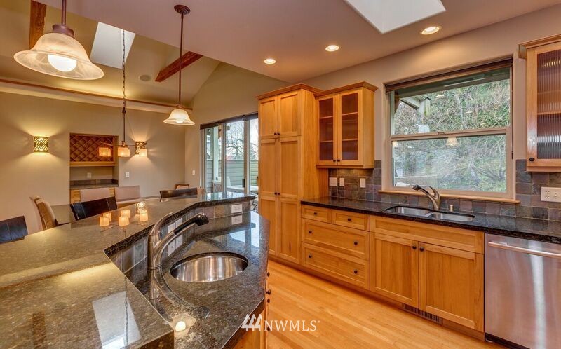 926 19th Street Bellingham, WA 98225 - Photo 5 of 25