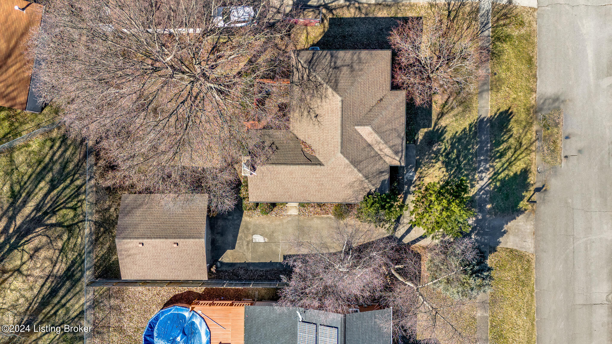 4528 Sandhill Road Louisville, KY 40219 - Photo 39 of 48 DJI_20240205123604_0002_D