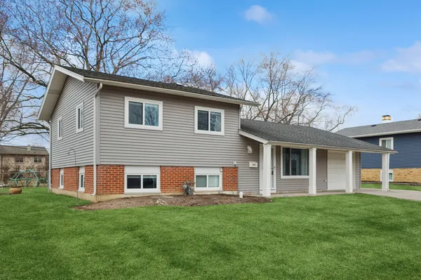 $407,000 | 860 Olive Street, Hoffman Estates, IL 60169