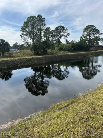 $18,900 | 1250 Hudson Street East, Lehigh Acres, FL 33974