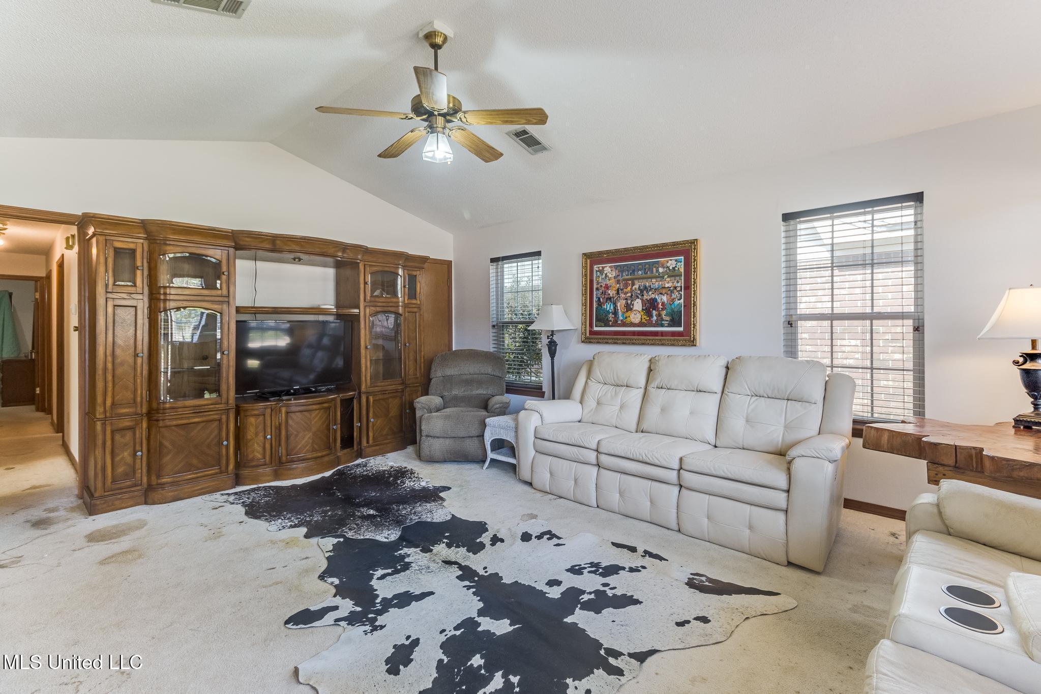 173 Pine Grove Avenue Biloxi, MS 39531 - Photo 2 of 16 2