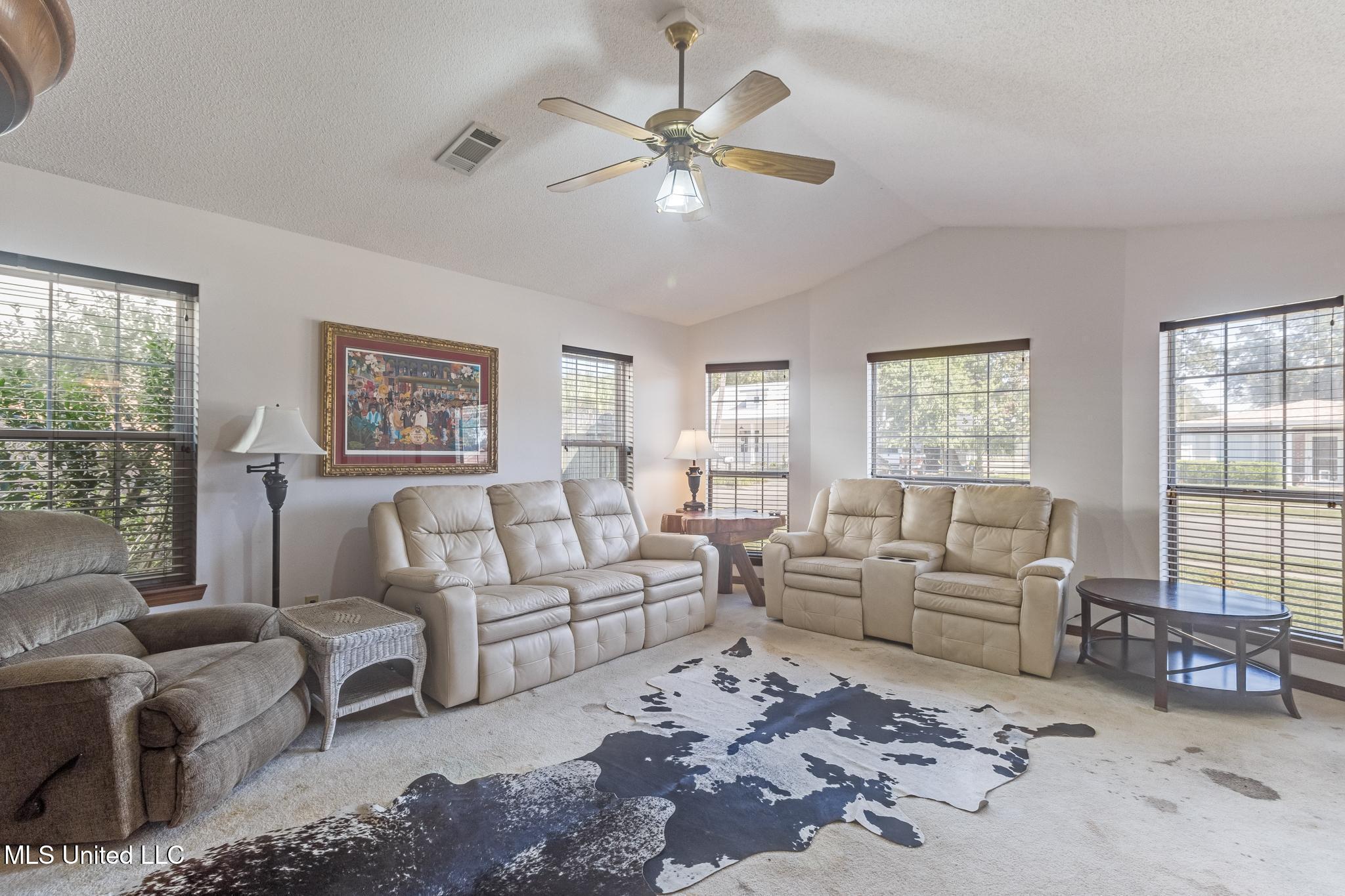 173 Pine Grove Avenue Biloxi, MS 39531 - Photo 3 of 16 3