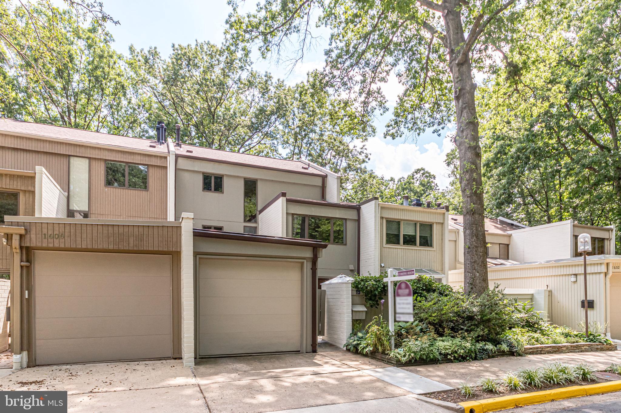 1604 Waters Edge Lane Reston, VA 20190 - Photo 4 of 76