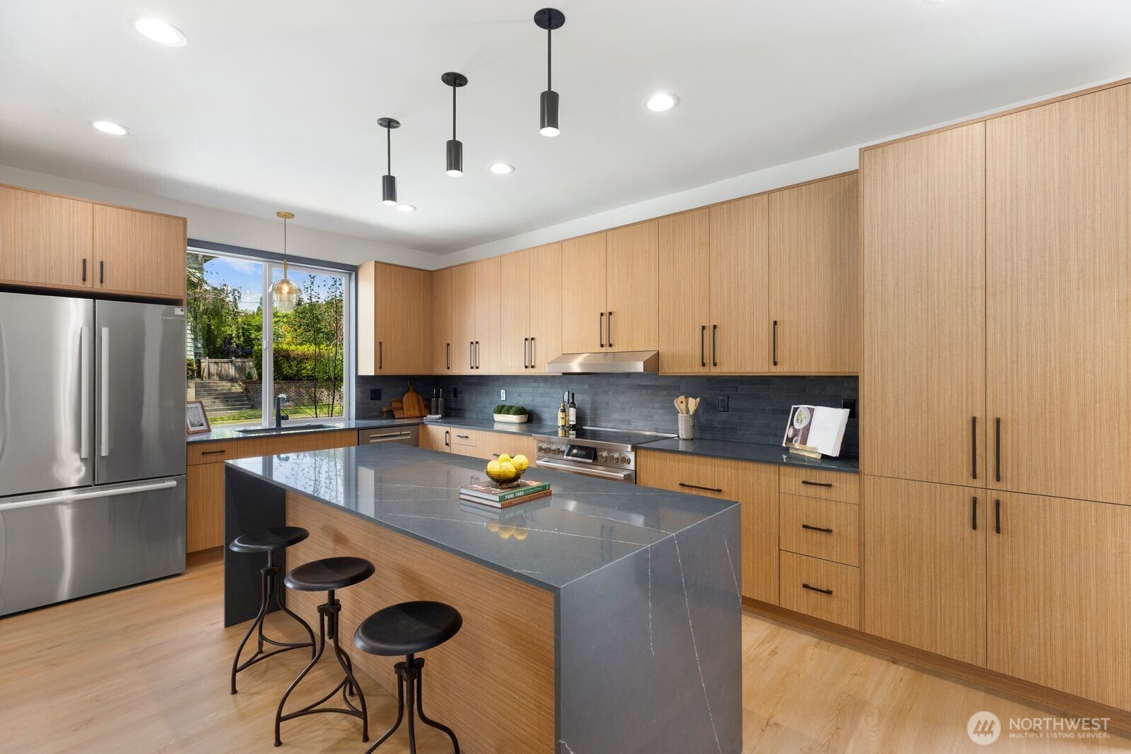 3305 South Hanford Street Seattle, WA 98144 - Photo 7 of 28