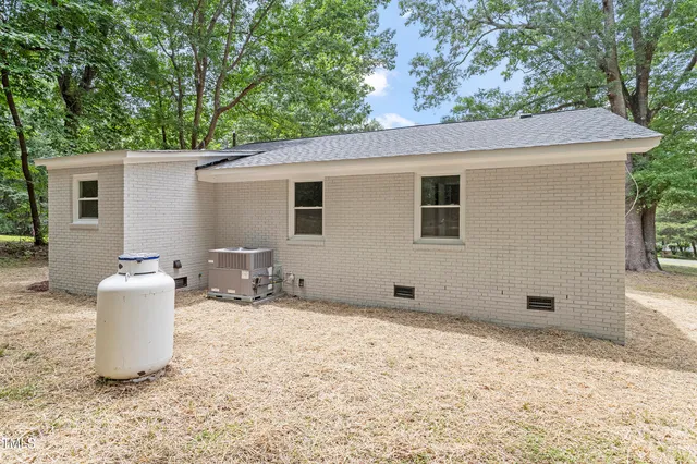 a house view with a outdoor space