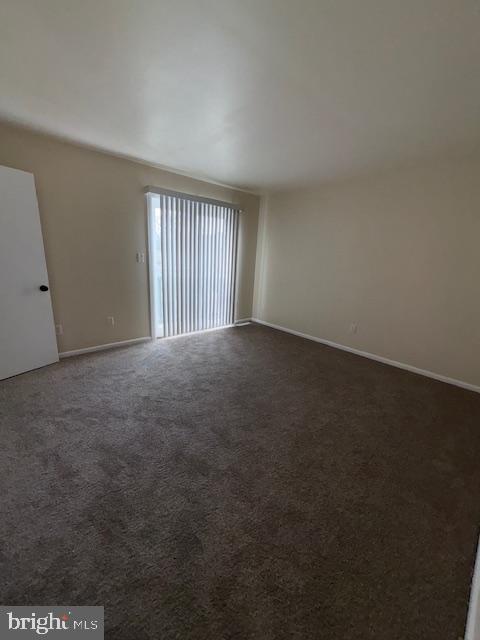 175 Valley Circle Newark, DE 19711 - Photo 15 of 17 a view of an empty room with a window