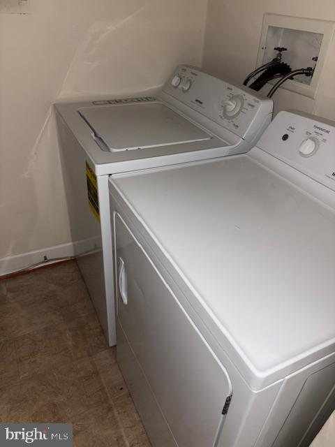 175 Valley Circle Newark, DE 19711 - Photo 9 of 17 a utility room with dryer and washer