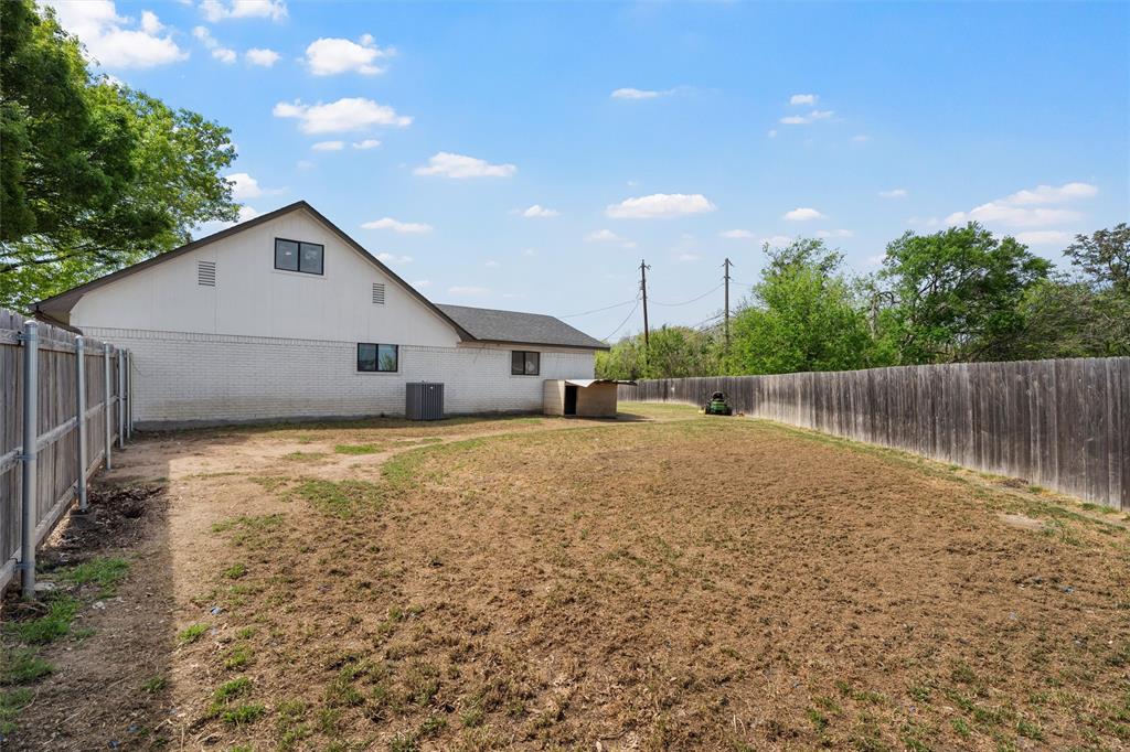 128 East Johnson Street Hewitt, TX 76643 - Photo 34 of 40