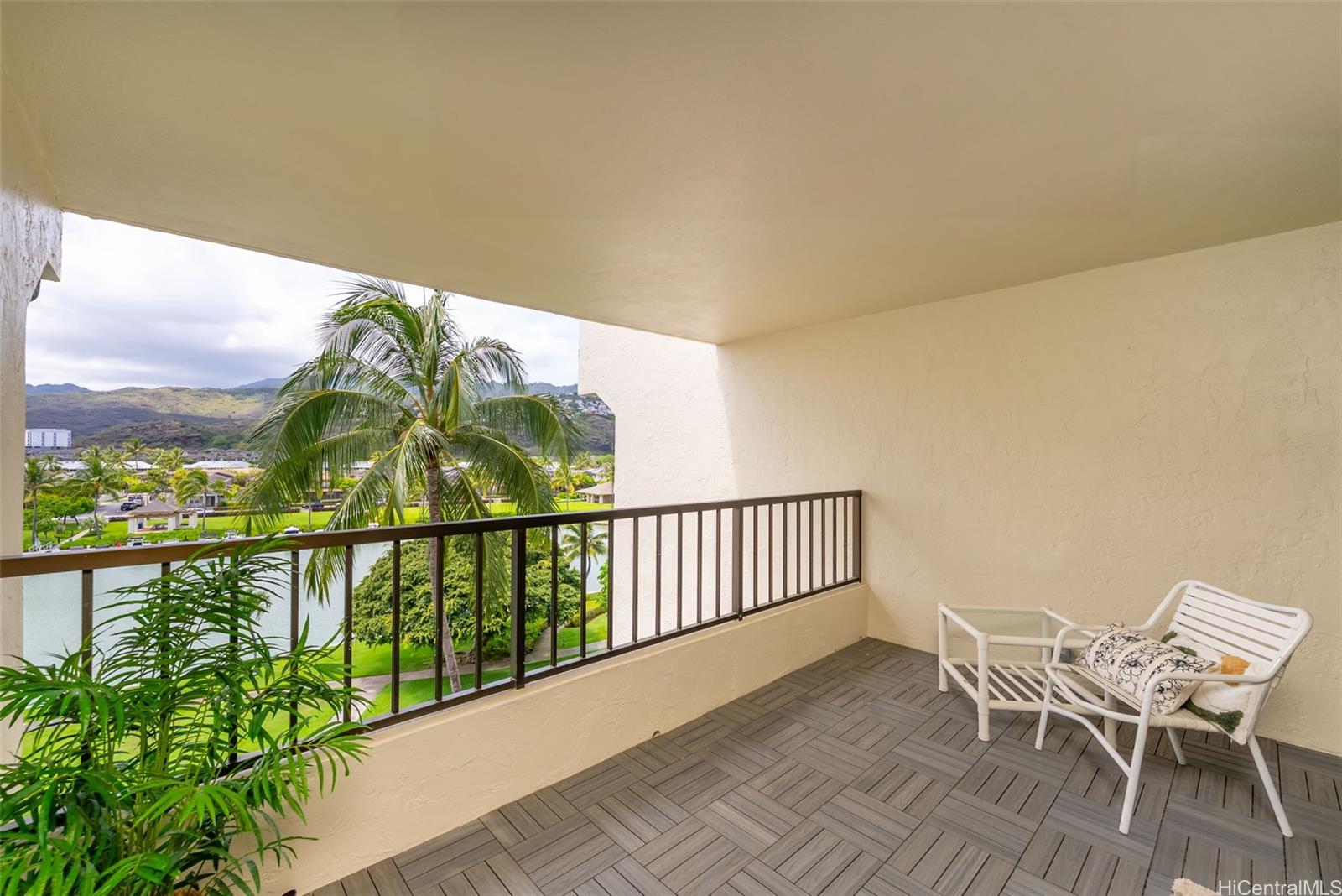 500 Lunalilo Home Road, Unit 25B Honolulu, HI 96825 - Photo 2 of 23 a view of a chairs and table in patio