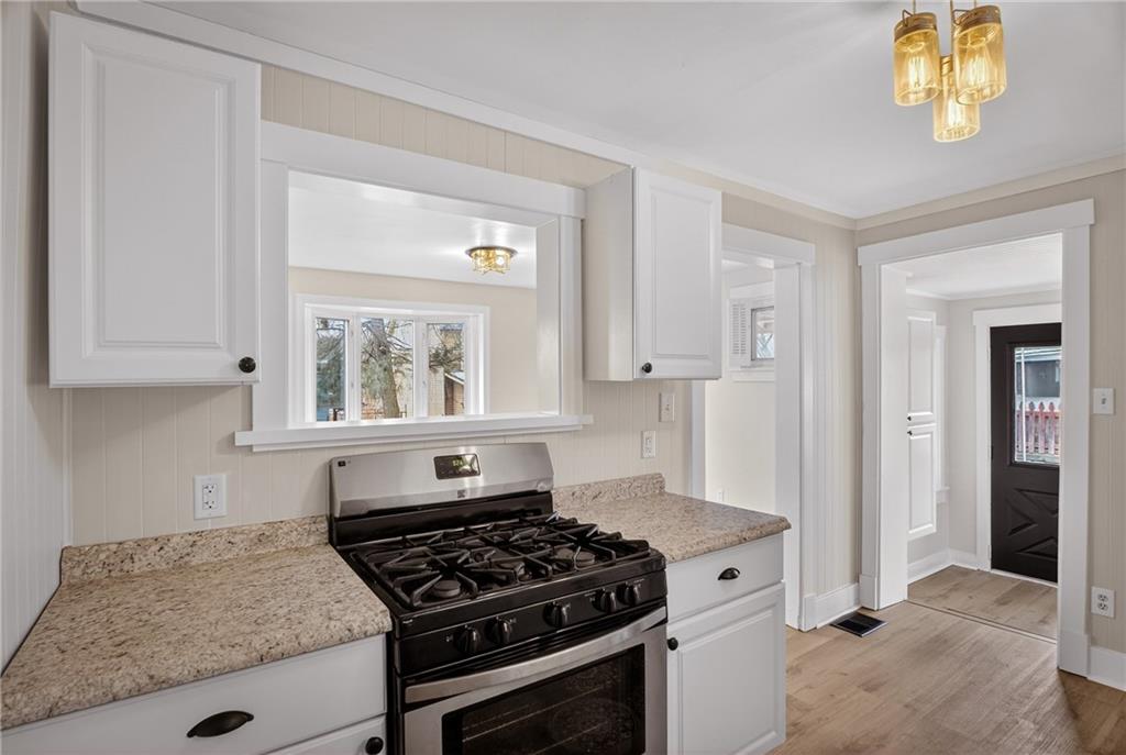 611 Montview Street Pittsburgh, PA 15214 - Photo 15 of 39 an empty room with windows