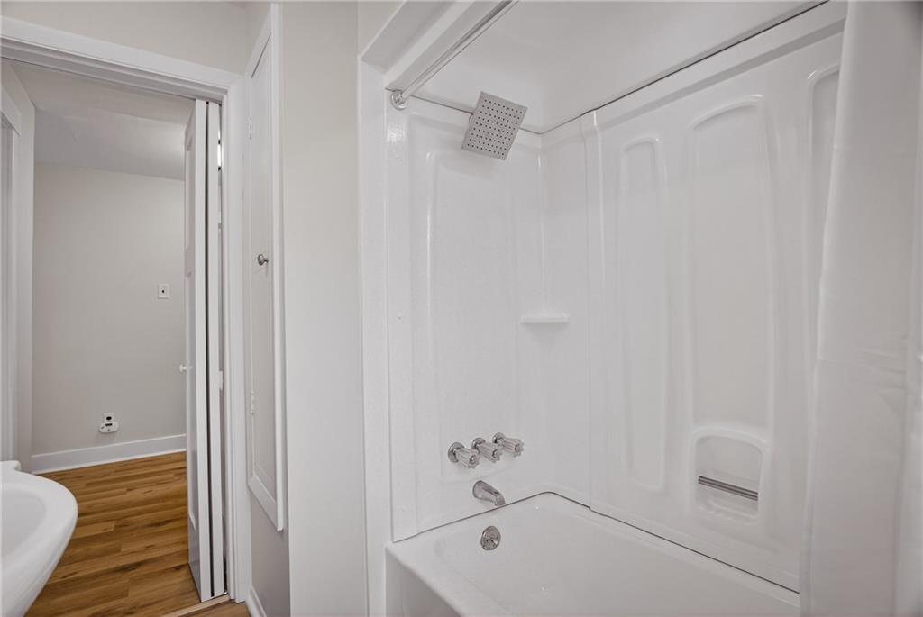 611 Montview Street Pittsburgh, PA 15214 - Photo 28 of 39 a bathroom with a tub and shower