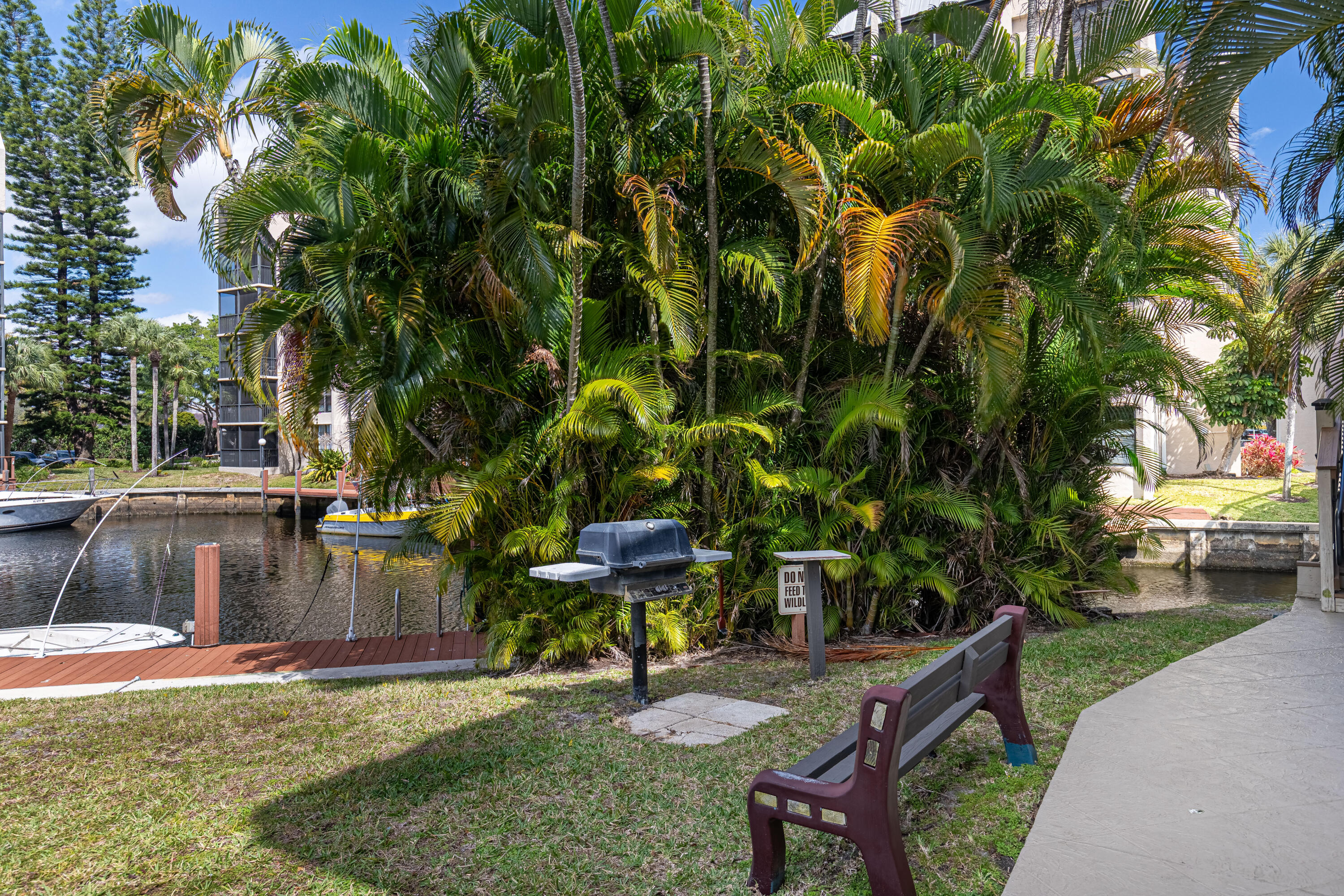 6 Royal Palm Way, Unit 211 Boca Raton, FL 33432 - Photo 28 of 32 Boca Raton waterfront condo outdoor gril