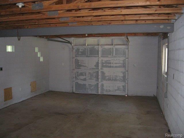 4695 Pelton Road Clarkston, MI 48346 - Photo 9 of 10 Garage