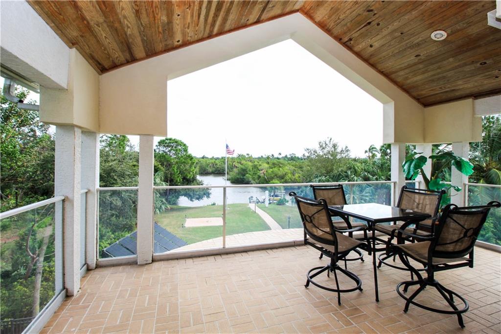1085 Southwest Blue Water Way Stuart, FL 34997 - Photo 19 of 32 Gallery Image 19