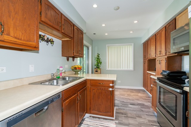 237 Memory Lane, Unit 83 Westmont, IL 60559 - Photo 4 of 16 a kitchen with a sink stove and microwave