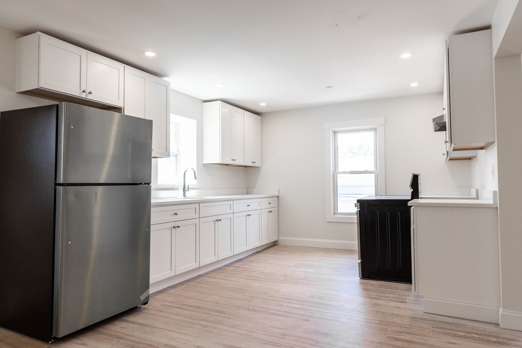 71 Friend Street, Unit 2 Gloucester, MA 01930 - Photo 2 of 18