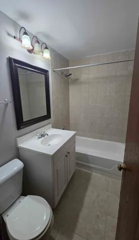 $1,325 | 1832 Goodwin Drive, Unit 1A, Palatine, IL 60074