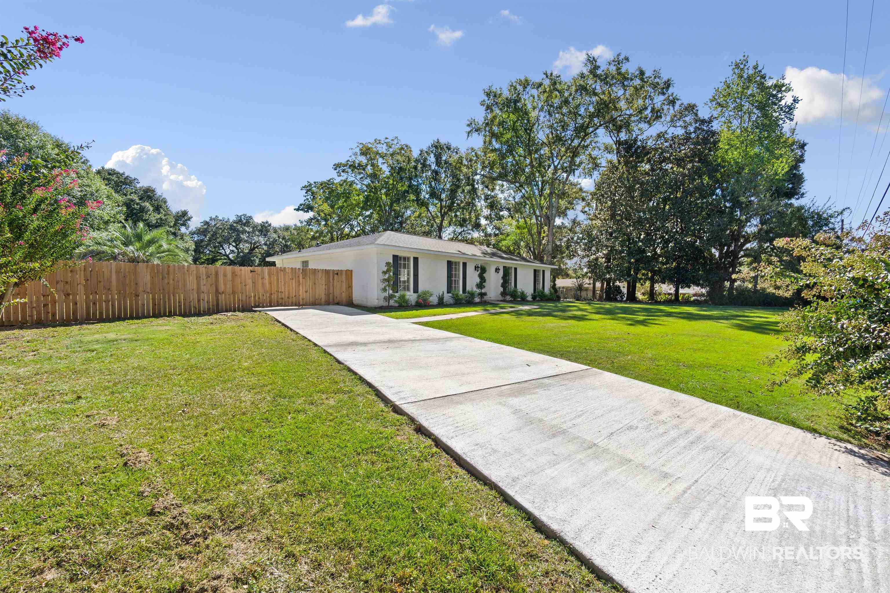 4937 Huron Road Mobile, AL 36619 - Photo 2 of 28