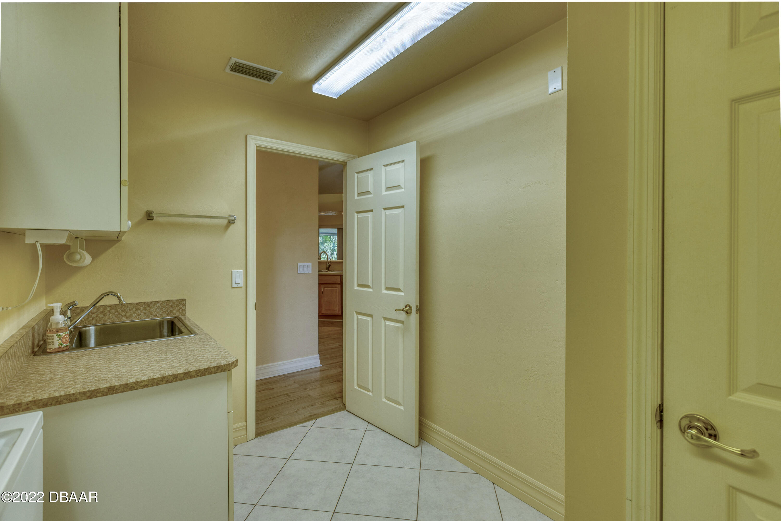 618 Renner Road Port Orange, FL 32127 - Photo 28 of 35 618Renner_laundry1
