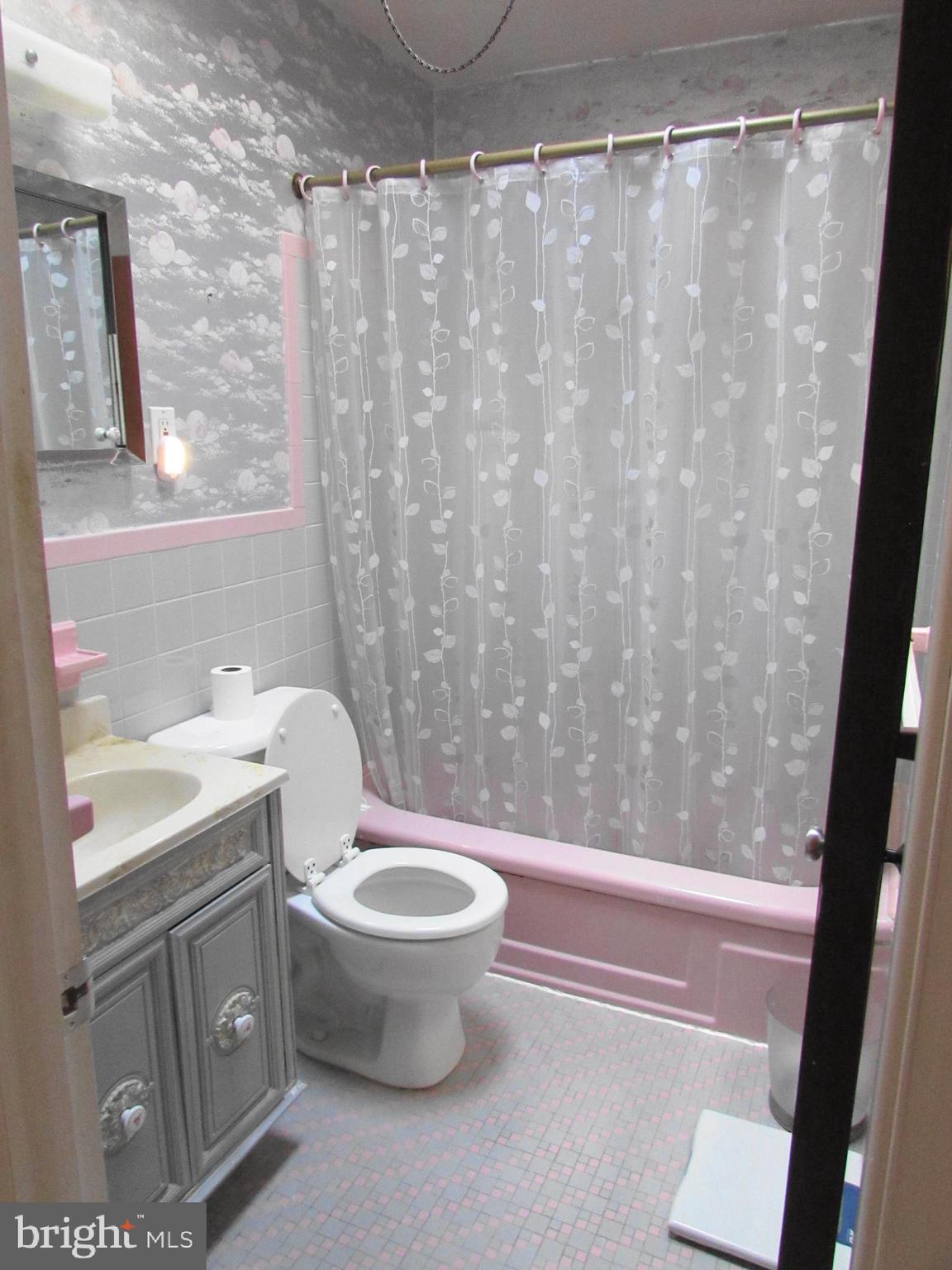 1048 Surrey Road Philadelphia, PA 19115 - Photo 16 of 20