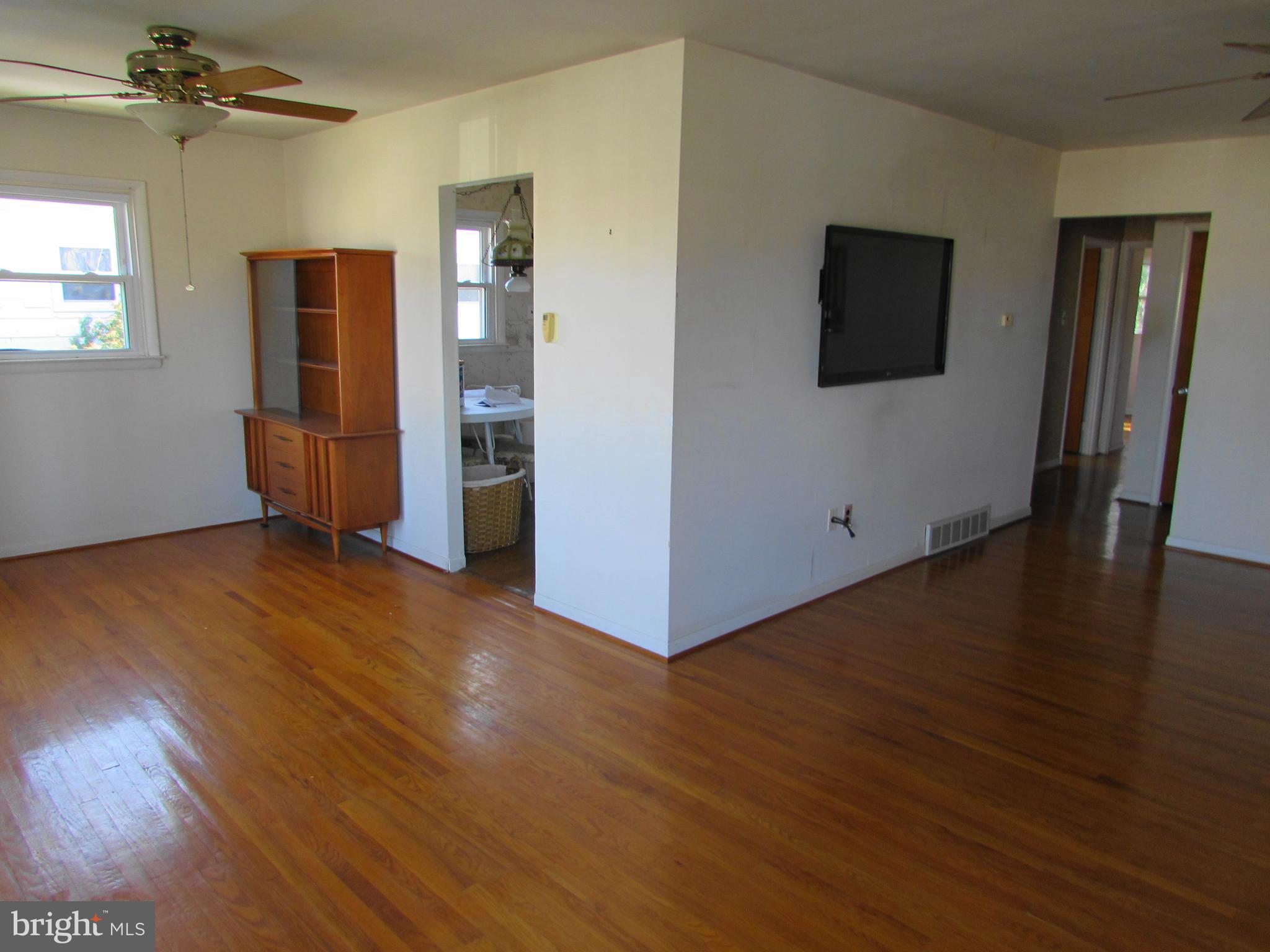 1048 Surrey Road Philadelphia, PA 19115 - Photo 5 of 20