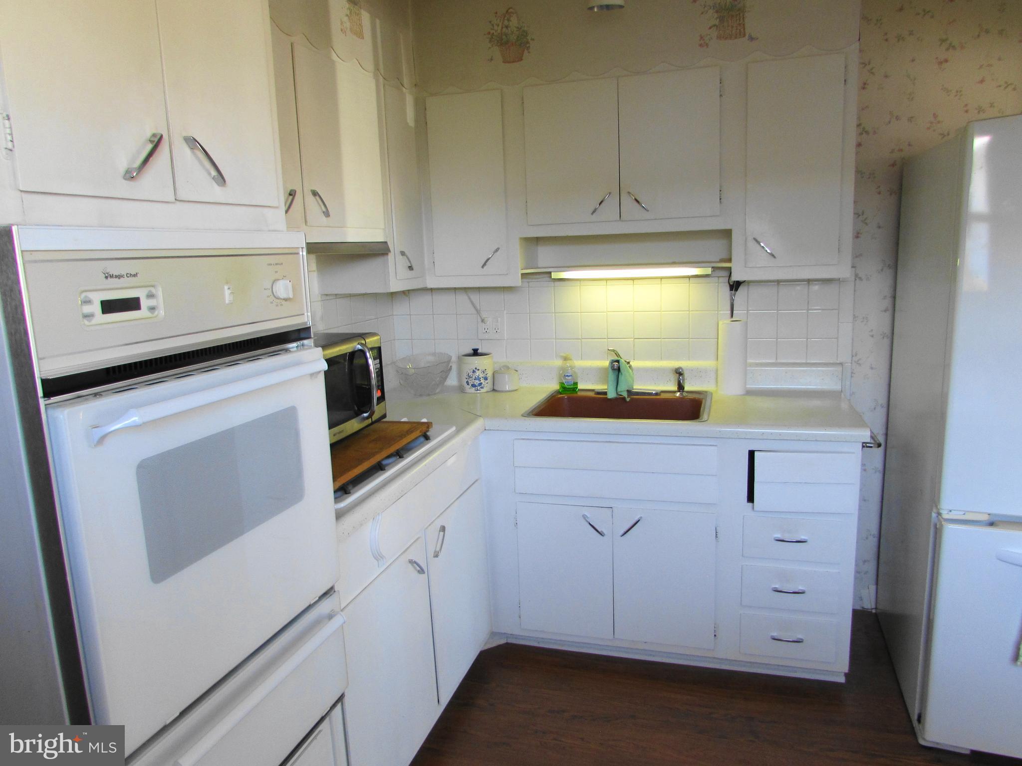 1048 Surrey Road Philadelphia, PA 19115 - Photo 7 of 20