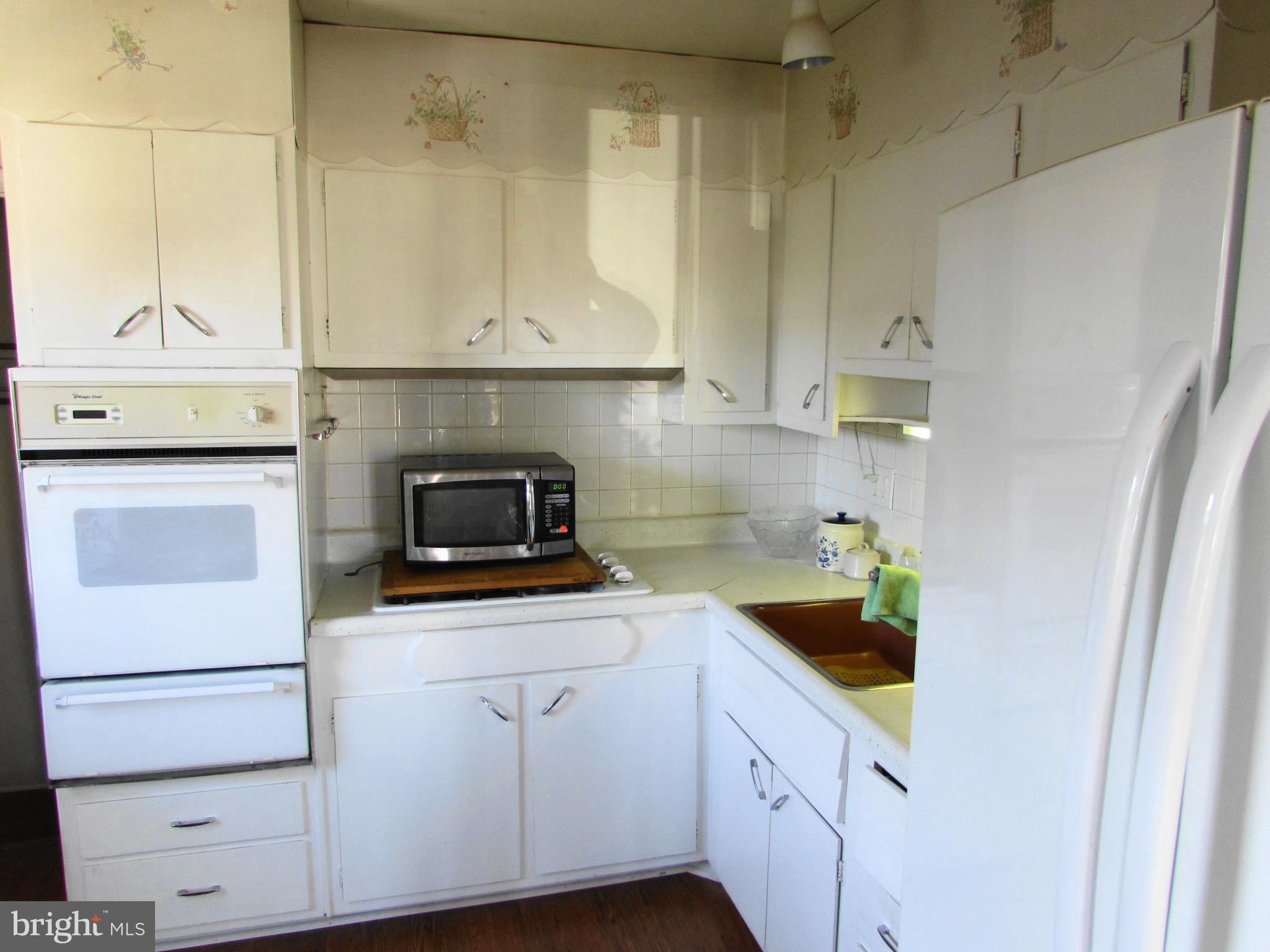 1048 Surrey Road Philadelphia, PA 19115 - Photo 9 of 20